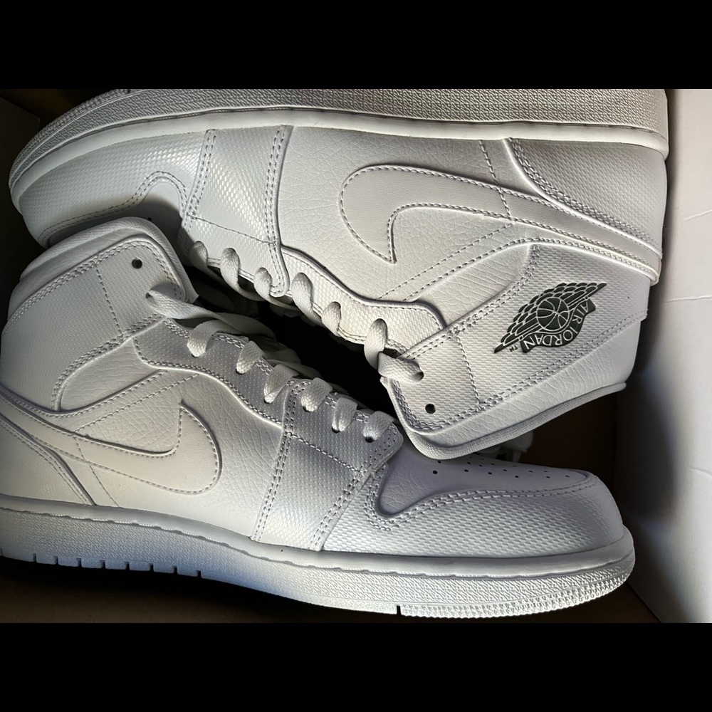 Never worn dead stick Jordan 1 mid all white